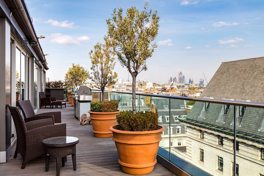 Suite, 2 Bedrooms, Terrace thumbnail 5