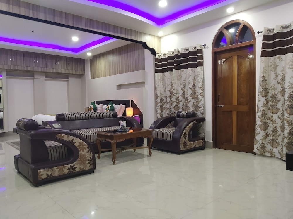 Executive Suite - Photo 4