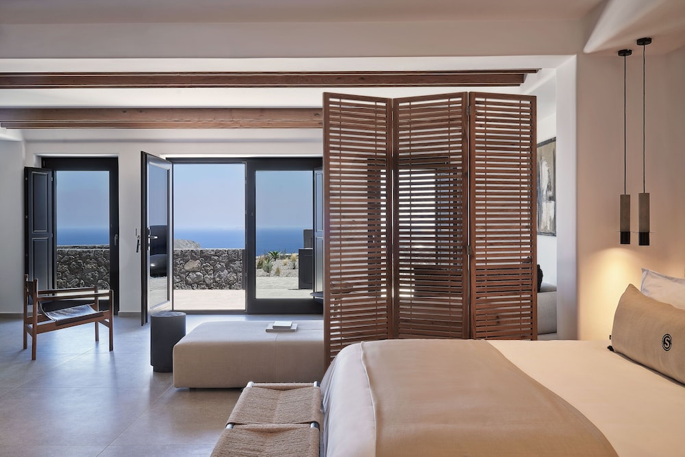 Deluxe Suite with Garden View - Photo 7