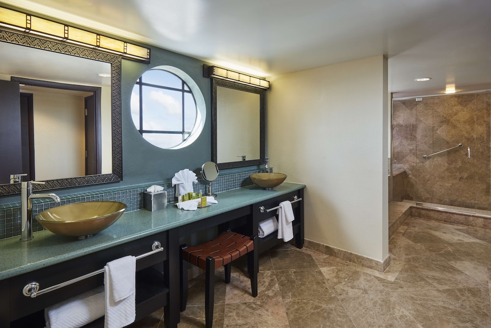 Suite, 1 King Bed, Non Smoking