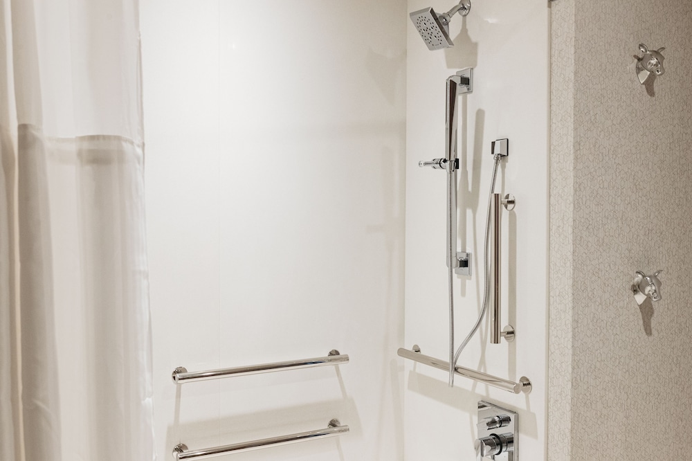 Studio, 1 King Bed, Accessible, Corner (Bathtub) - Photo 6
