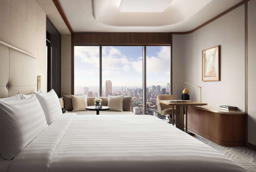 Club Room, 1 King Bed, City View (Horizon) - Photo 5