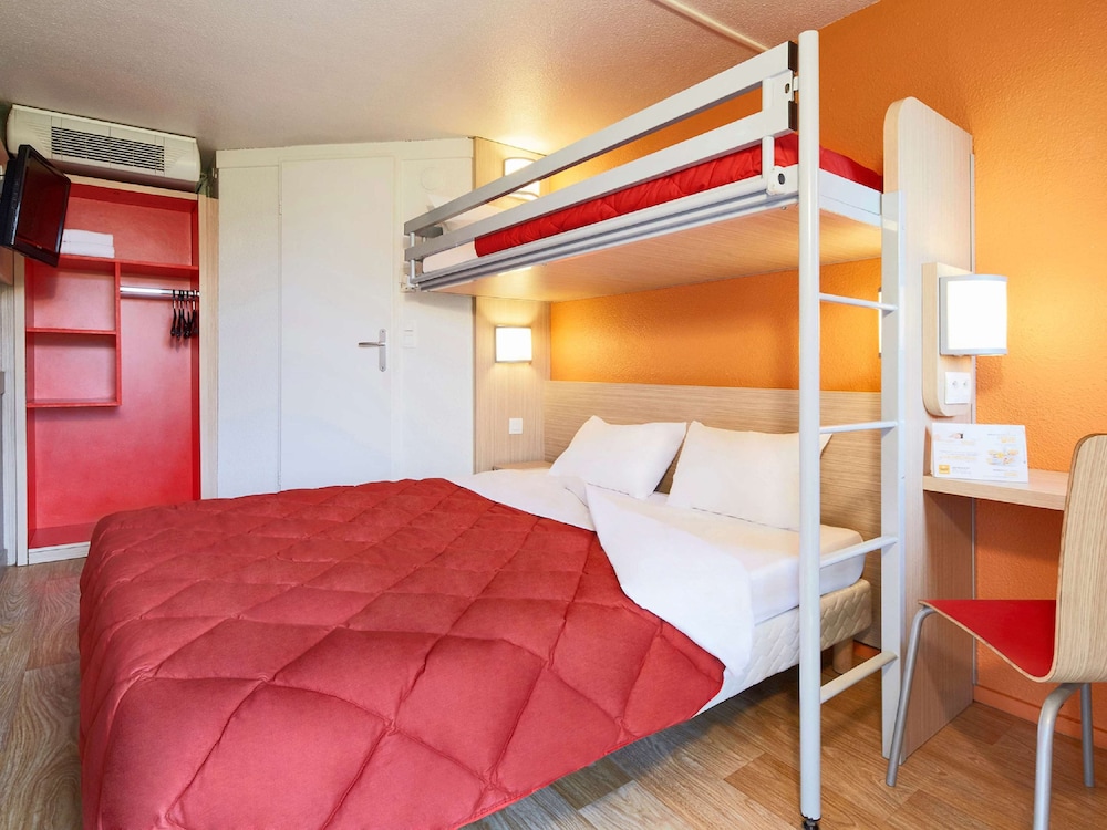 Standard Room, Multiple Beds (1 Double and 1 Single bed) photo 1