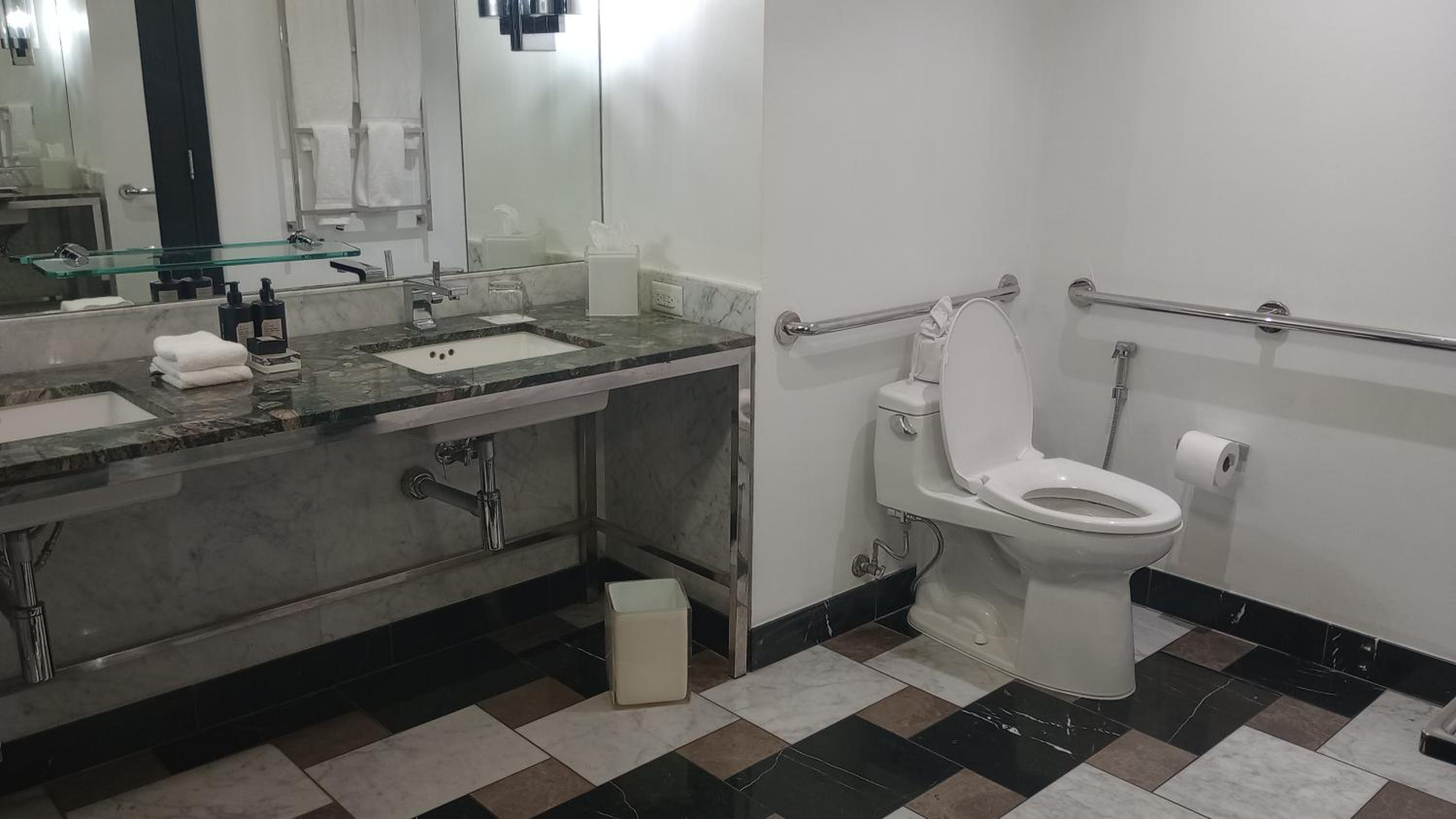 Deluxe King Room with Balcony - Mobility Accessible