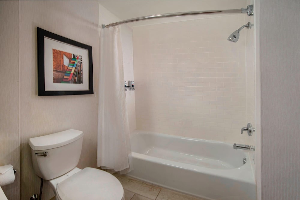 Classic Room, Multiple Beds (Two Queen Beds with Sofa Bed) - Photo 7
