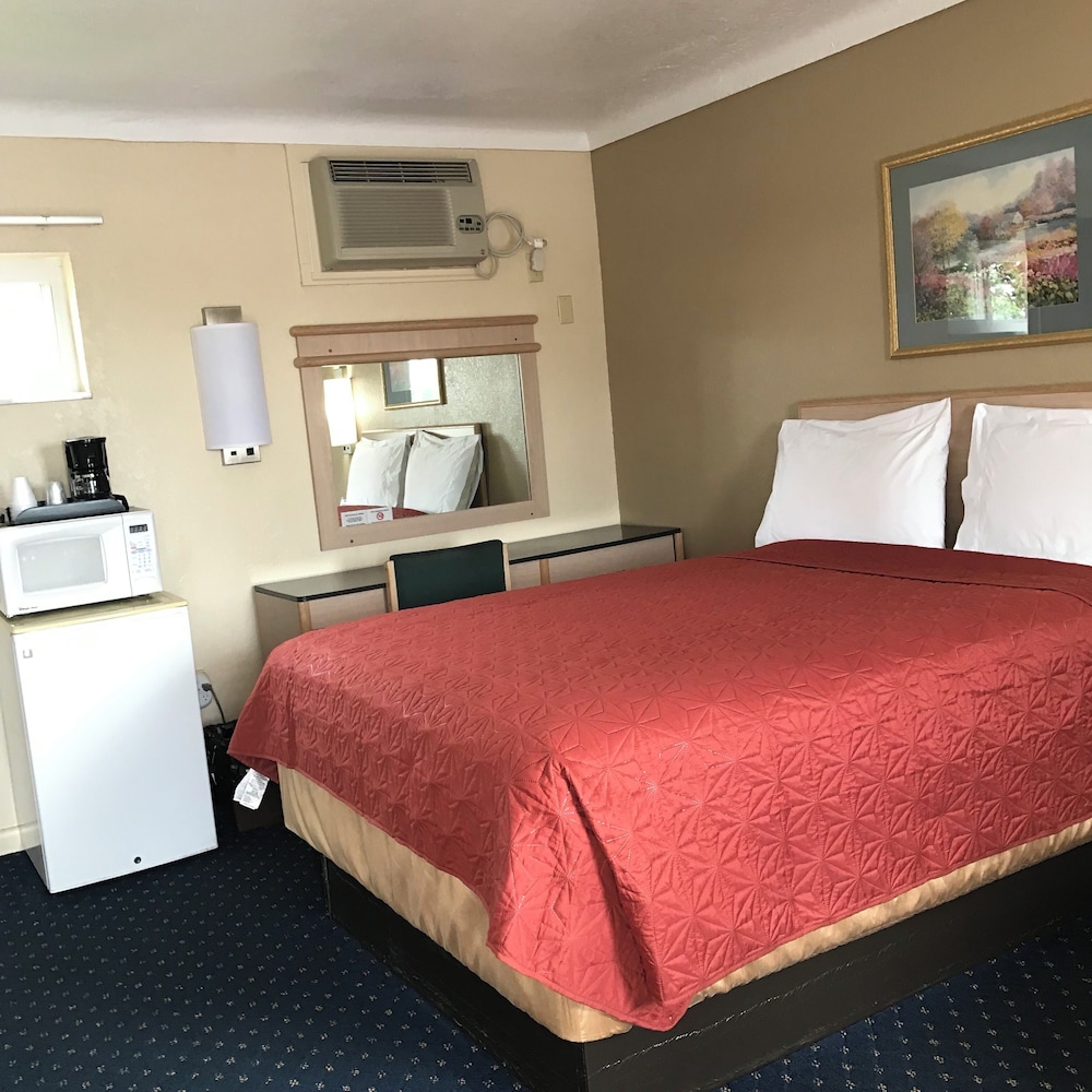 Standard Single Room, 1 Queen Bed