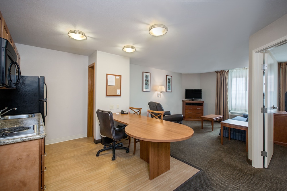 Suite, 1 Bedroom - Photo 2