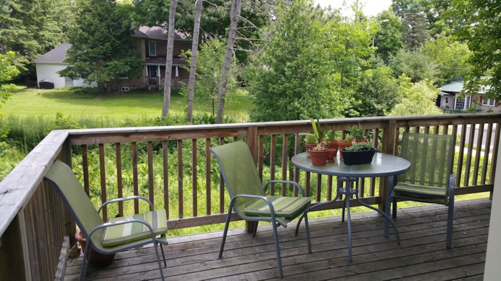 Suite, 2 Bedrooms, Private Bathroom, Garden View photo 3