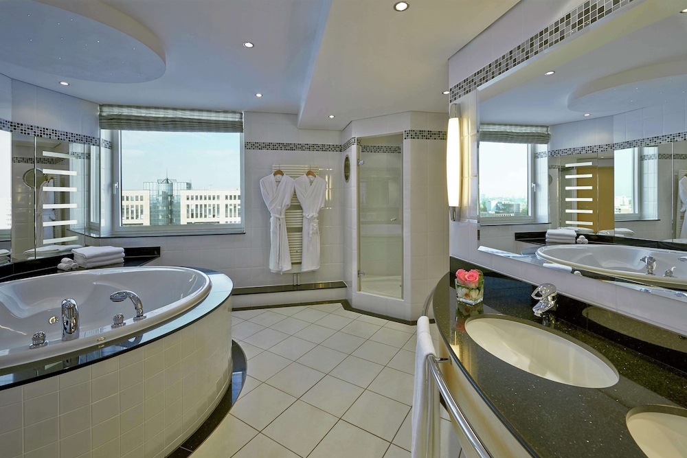 Presidential Suite thumbnail 5
