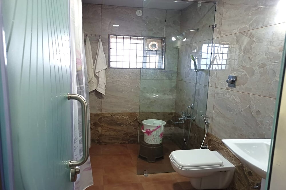 Executive Room - Photo 6