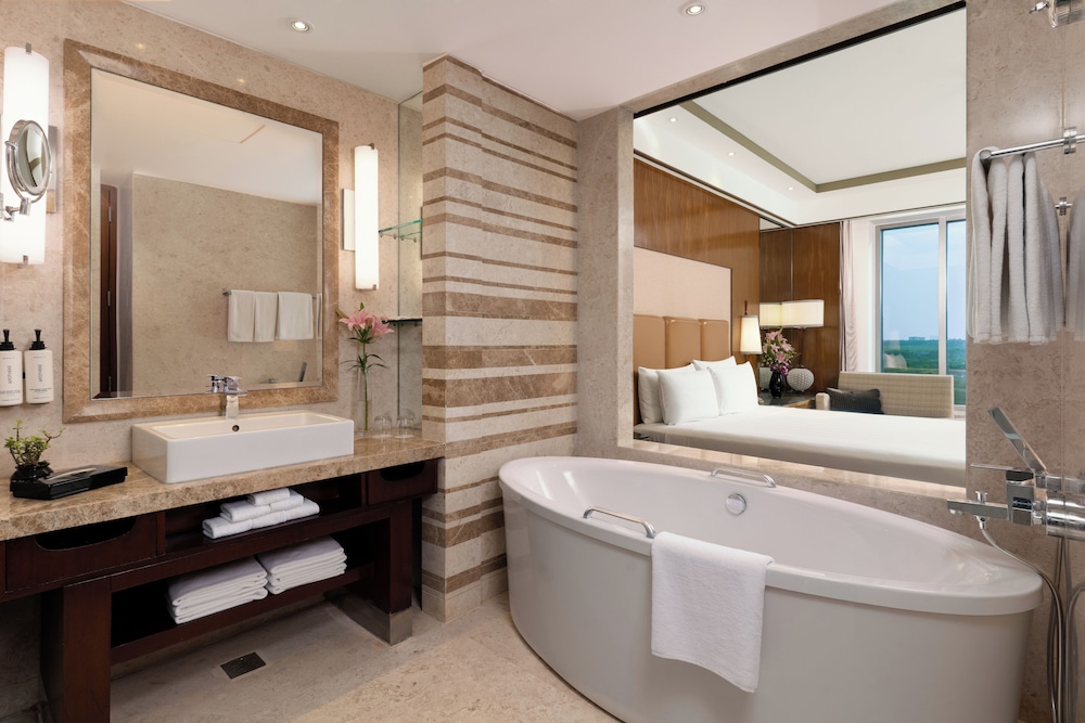 Presidential Suite, 1 King Bed thumbnail 6