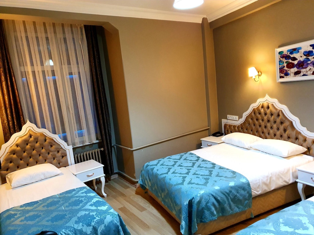 Standard Quadruple Room, City View photo 3