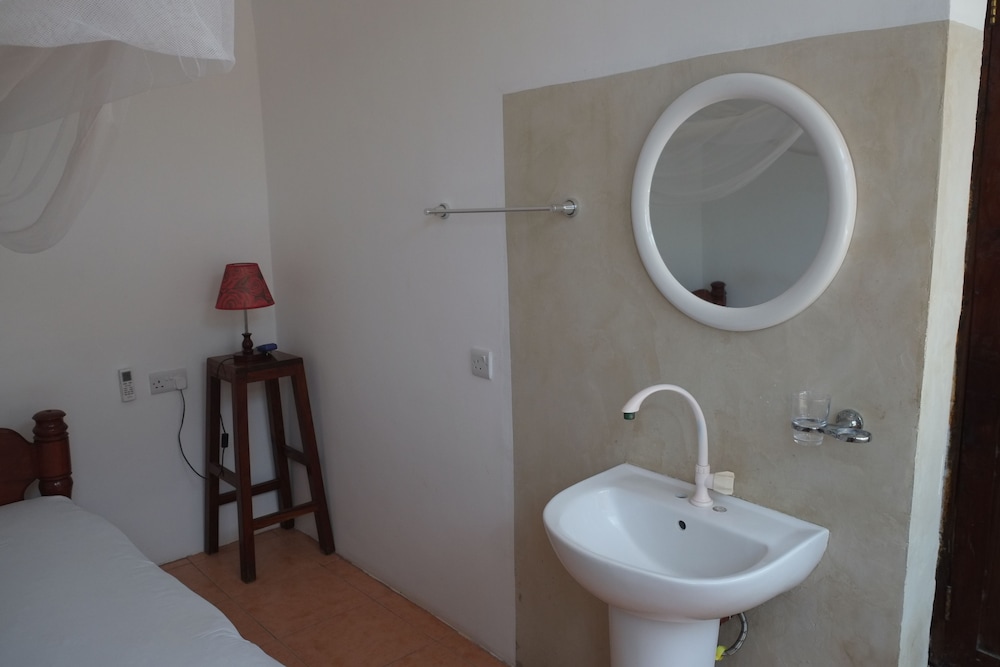 Economy Double Room, 2 Double Beds