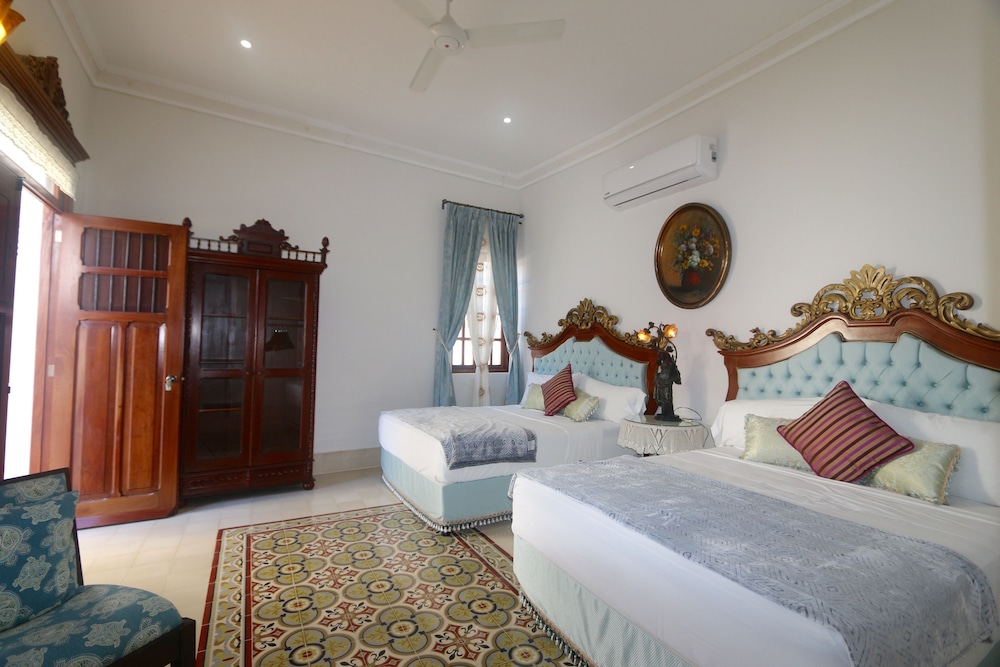 Deluxe Quadruple Room, 2 Queen Beds photo 1