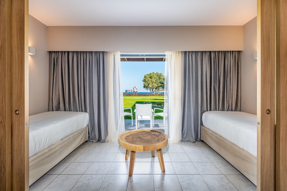 Junior Suite Sea View | Resort Area - Photo 6