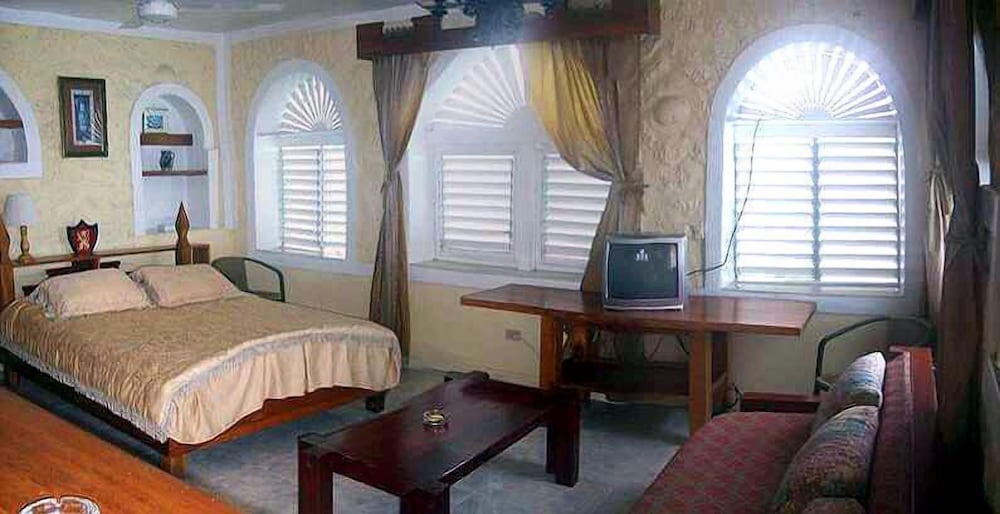 Presidential Penthouse, 1 Queen Bed, Kitchen, Ocean View photo 3