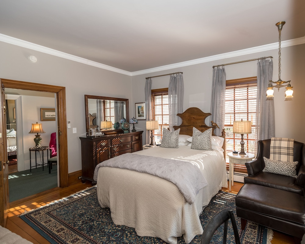 Standard Room, 1 Queen Bed