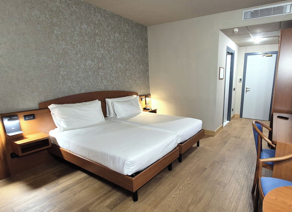 Economy Double or Twin Room photo 2