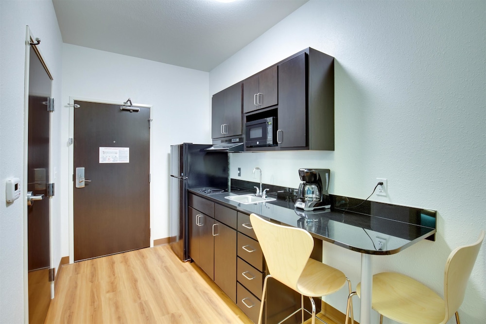 Standard Suite, 1 Queen Bed, Non Smoking, Kitchenette
