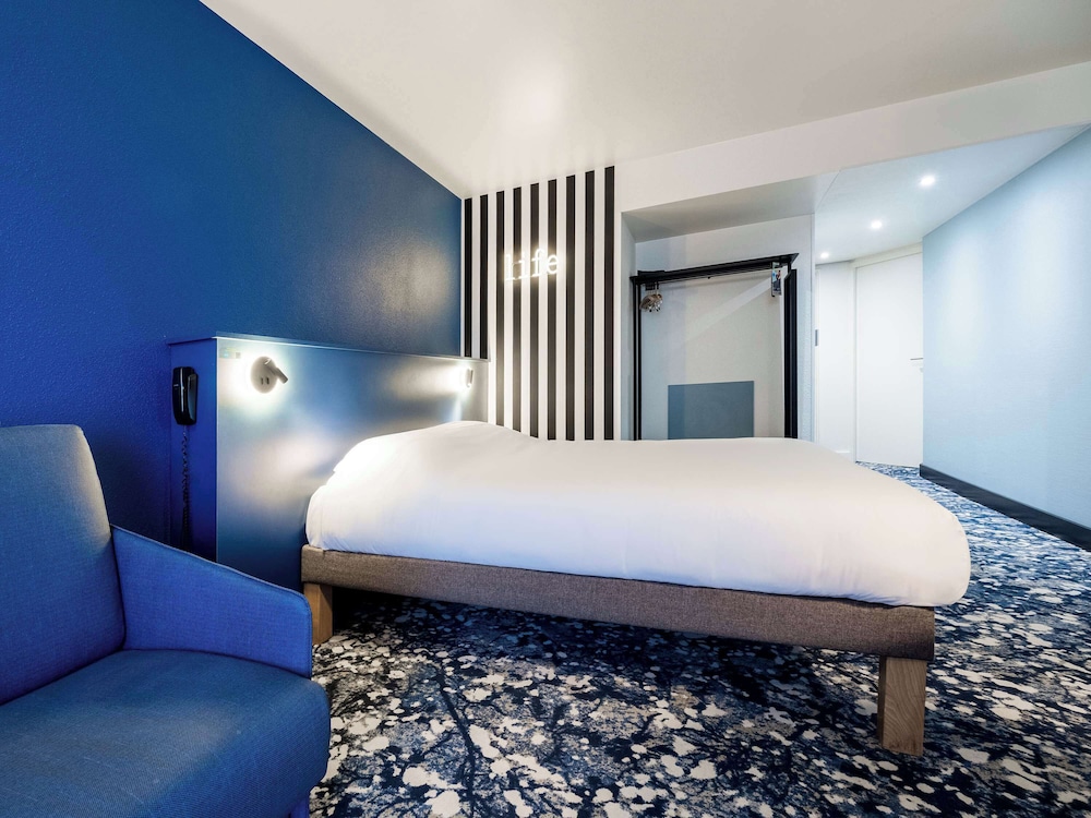 Room, 1 Double Bed with Sofa bed - Photo 4