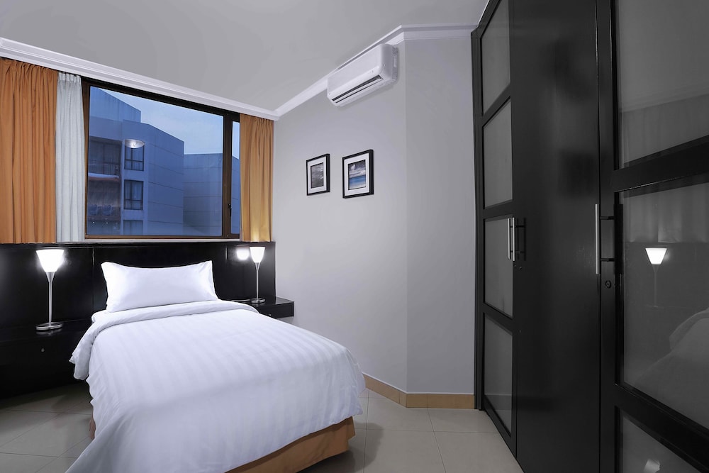 Executive Suite - Photo 6