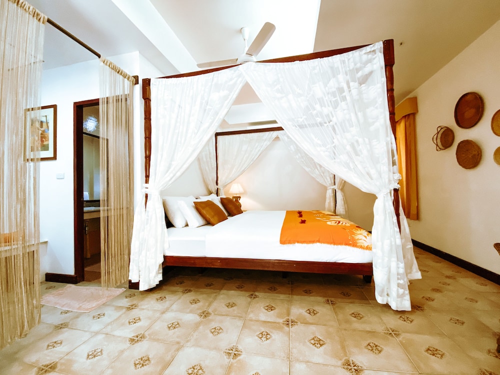 Poolside Suite photo 2