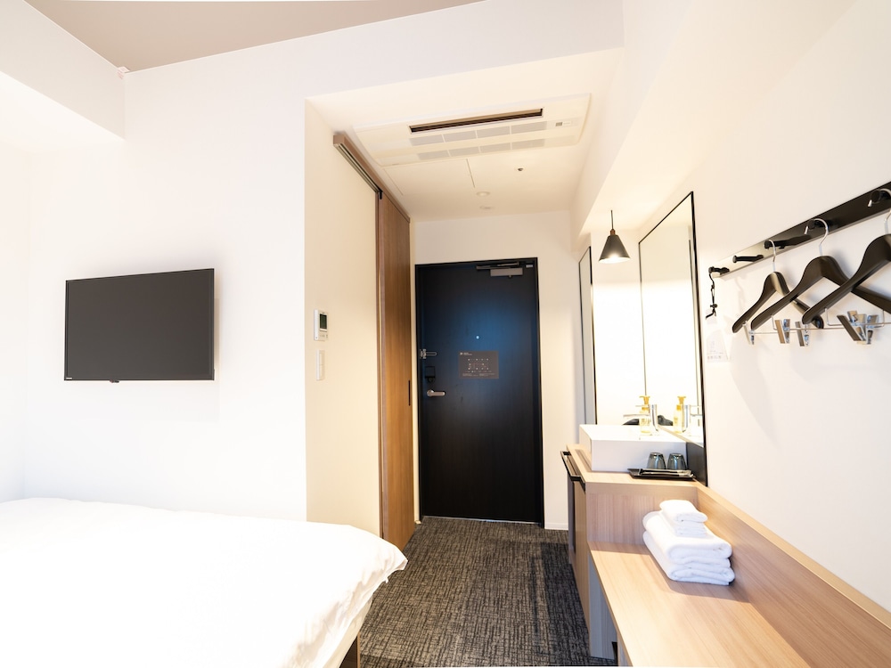 Double Room with Shower and Toilet - Photo 3