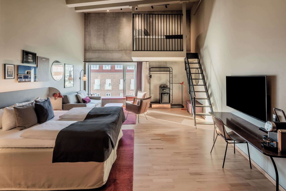 Superior Room, Multiple Beds (Plus) thumbnail 5