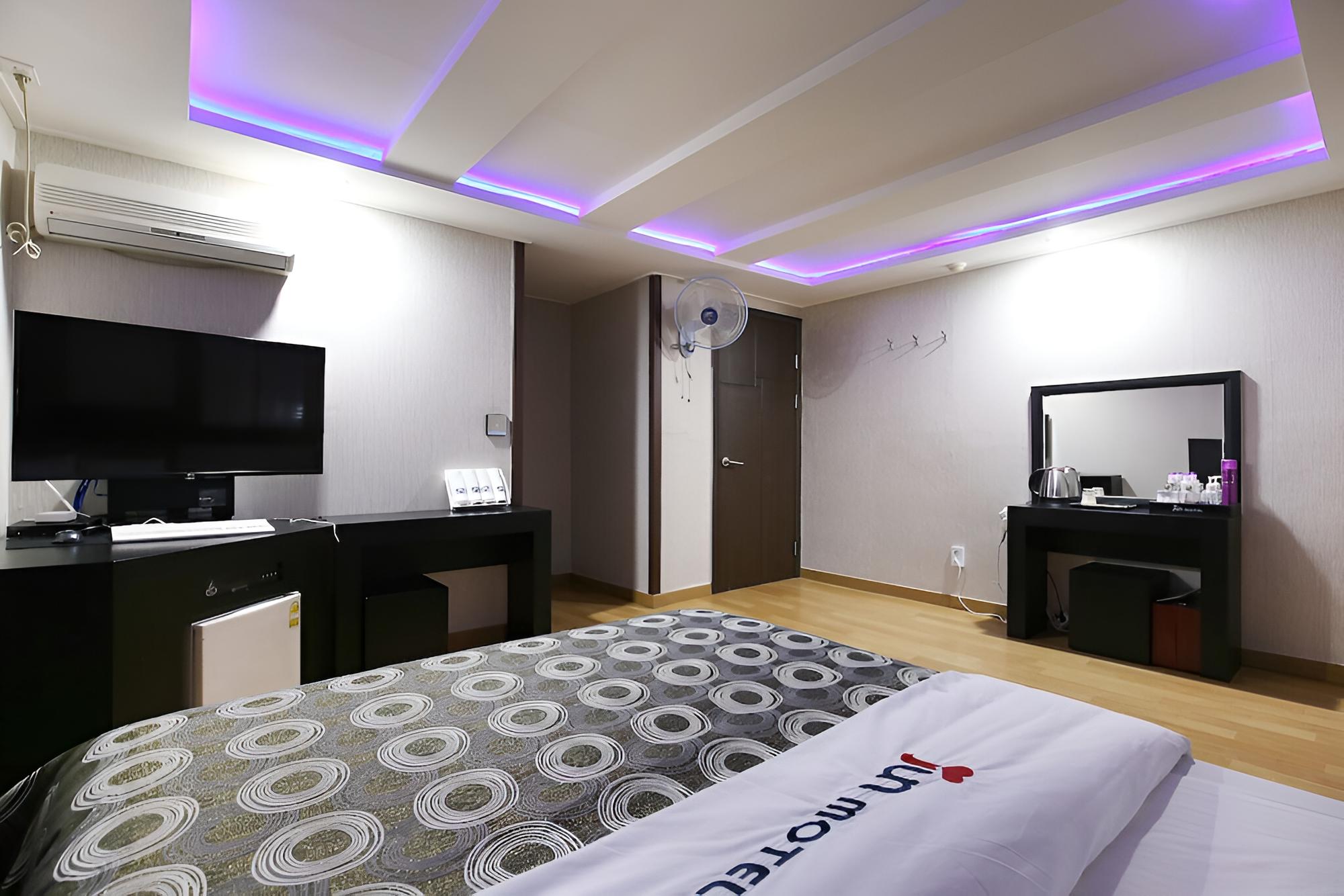 Room (Suite room BLACK) - Photo 5