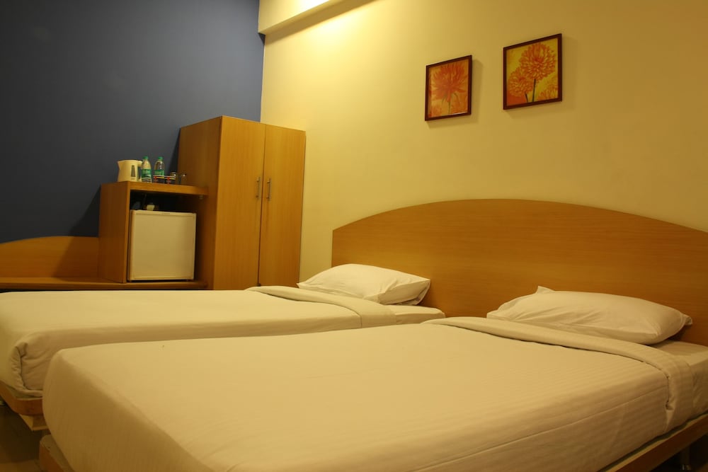 Twin Room - Photo 7