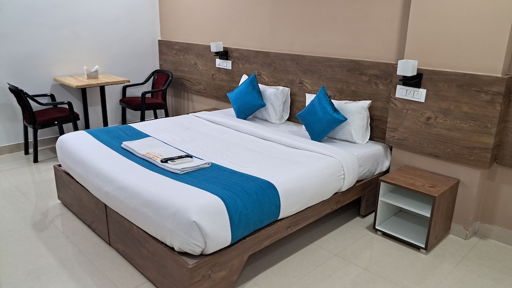 Deluxe Double Room Single Use - Photo 2
