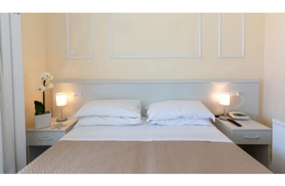 Standard Double or Twin Room photo 2