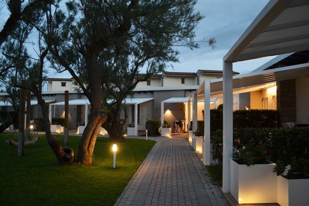 Deluxe Bungalow photo 3