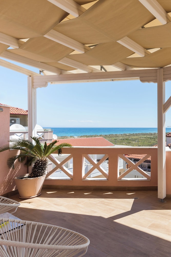 Superior Penthouse, 1 Bedroom, Ocean View, Sea Facing photo 3