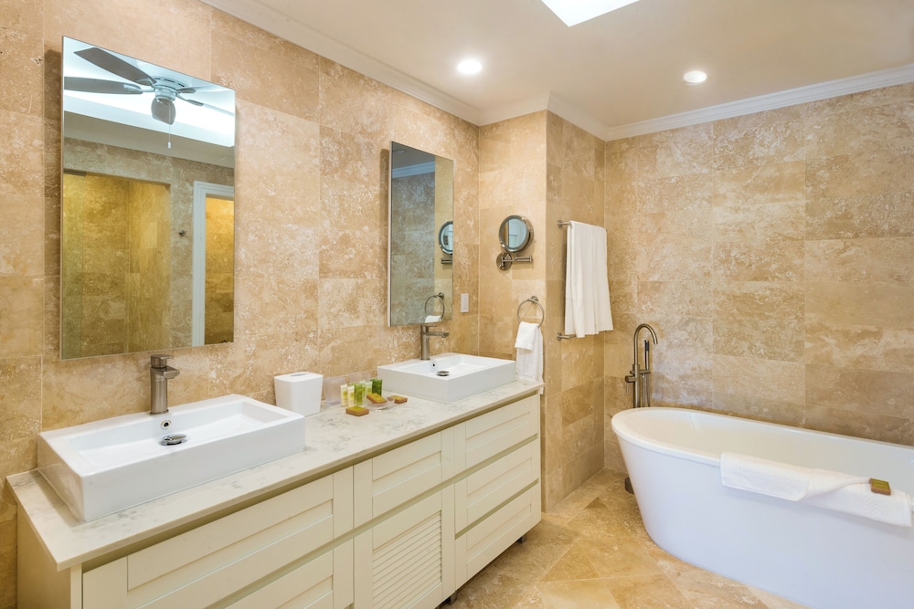 Luxury Suite, Ocean View - Photo 4
