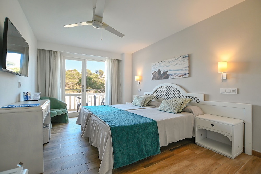 Habitación Doble Estándar, Balcón (2 Adultos + 1 Niño)