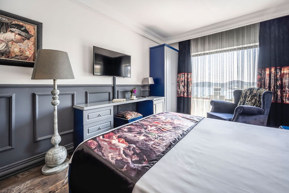 Design Room, 1 Queen Bed, Sea View photo 3