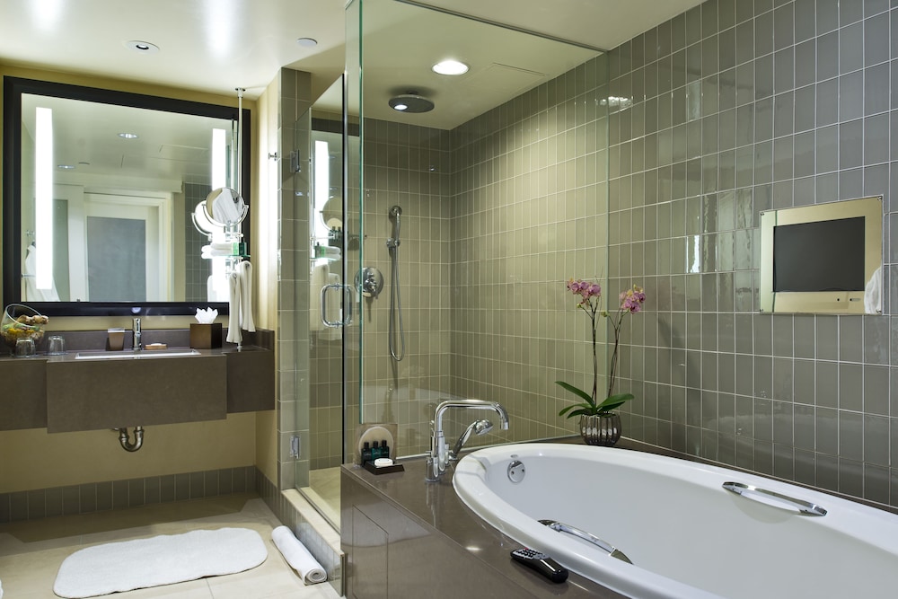 Presidential Suite, 1 King Bed, Balcony photo 2