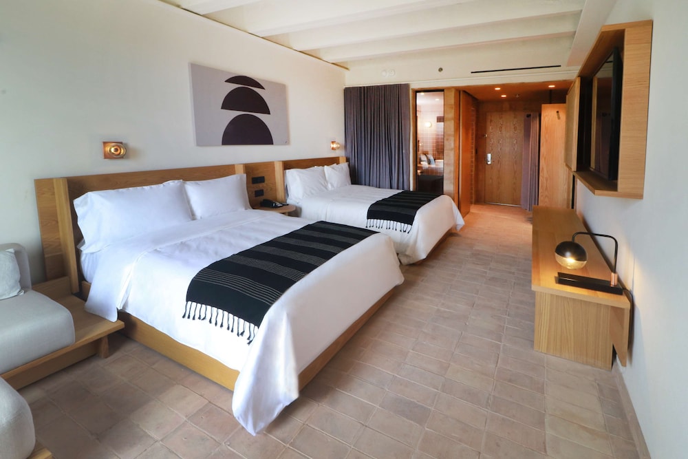 Room, 2 Queen Beds - Photo 1