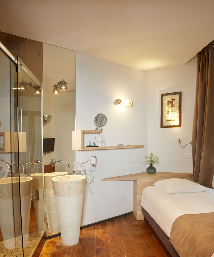 Single Room photo 1
