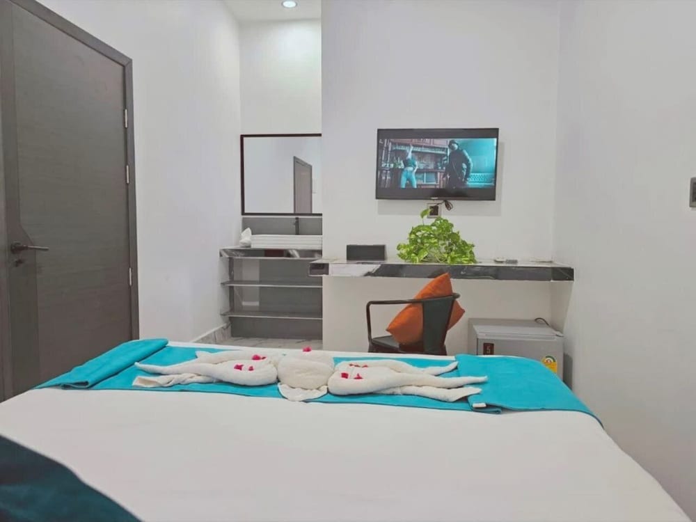 Deluxe Queen Suite