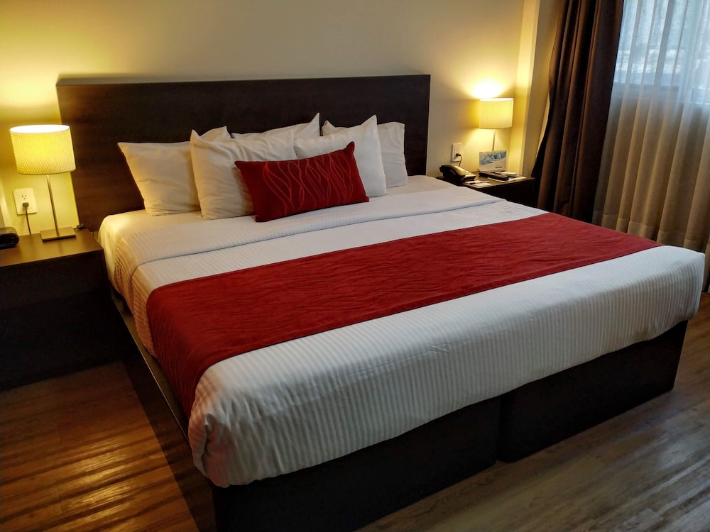 Suite, 1 King Bed, Non Smoking photo 2