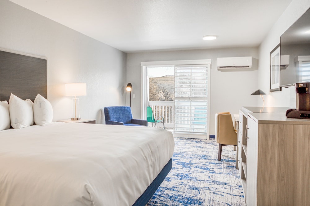 Deluxe Room, 1 King Bed, Balcony, Garden View