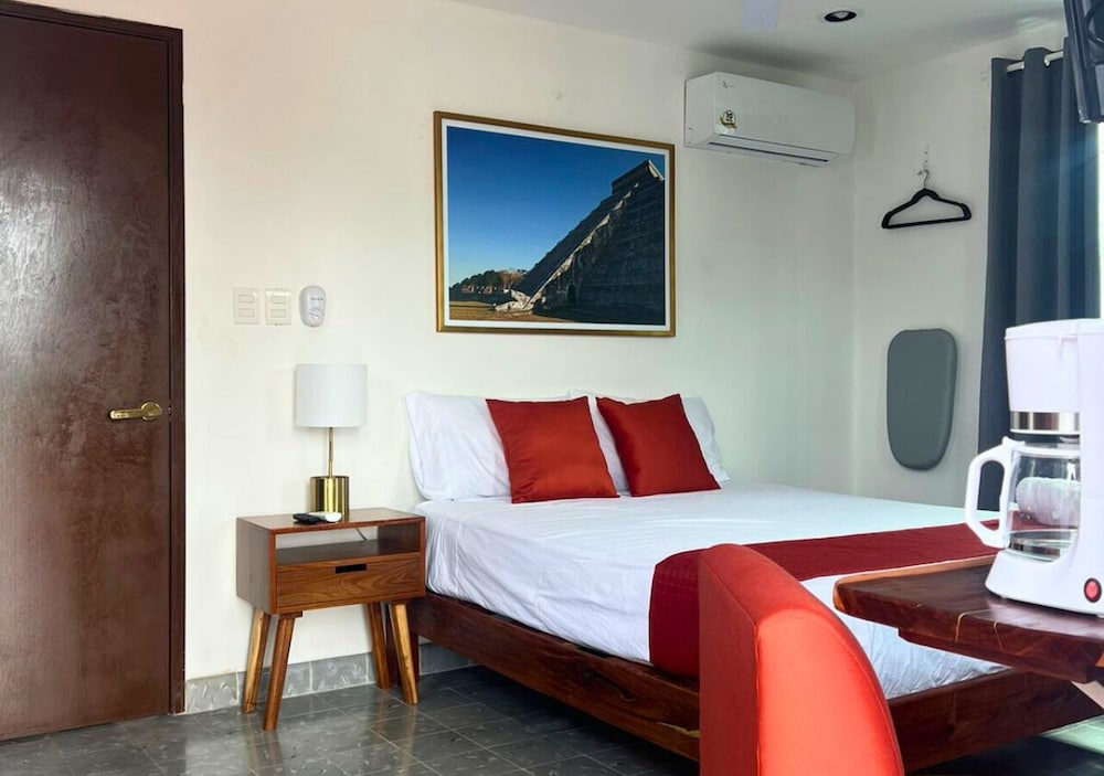 Design Room, 1 King Bed, Private Bathroom, City View