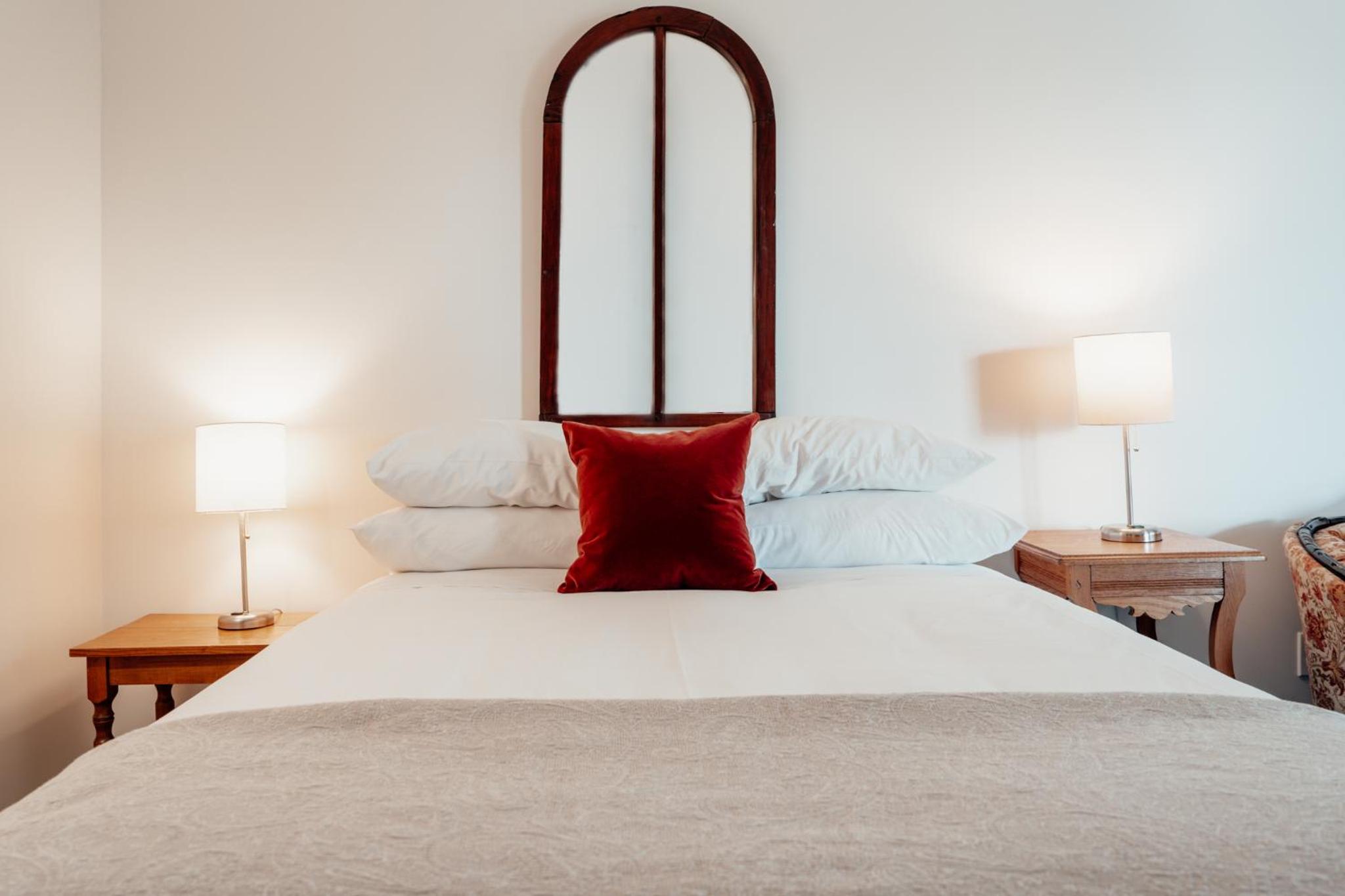 Deluxe 1 Queen Bed - Photo 1