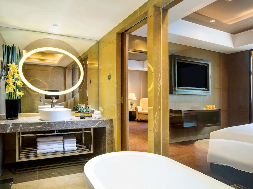 Club Suite, 1 King Bed photo 2