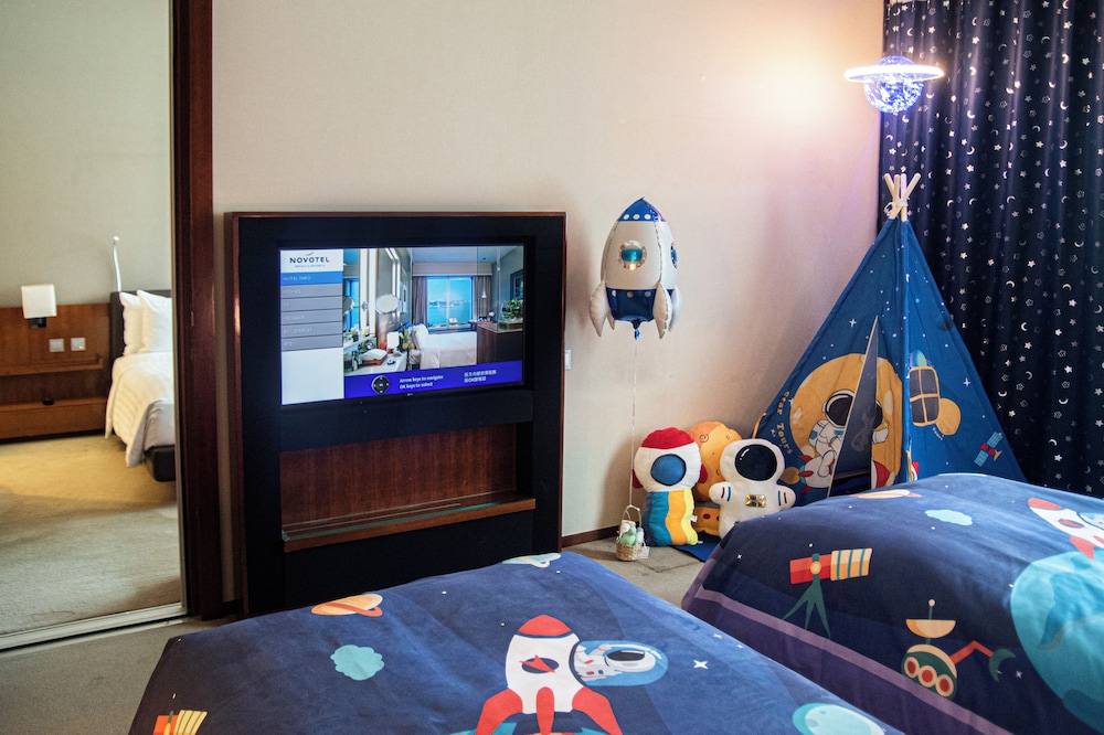 Family Room, Multiple Beds, Accessible photo 3