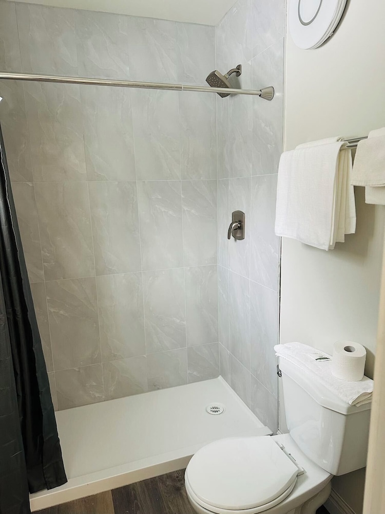 Deluxe King Suite photo 2