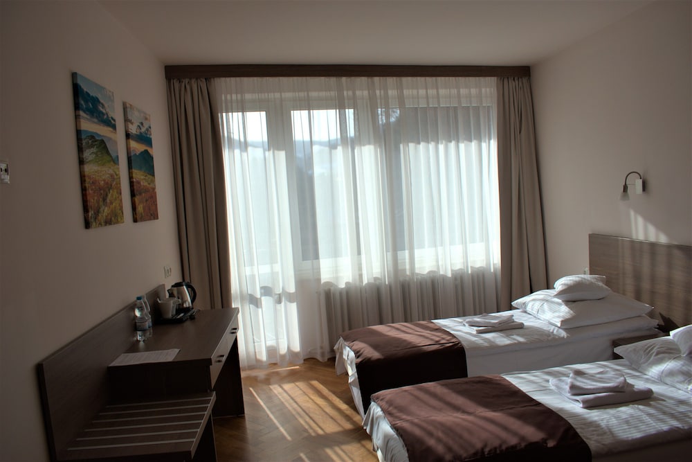 Classic Double or Twin Room, 1 Bedroom, Pool Access, Mountain View photo 1