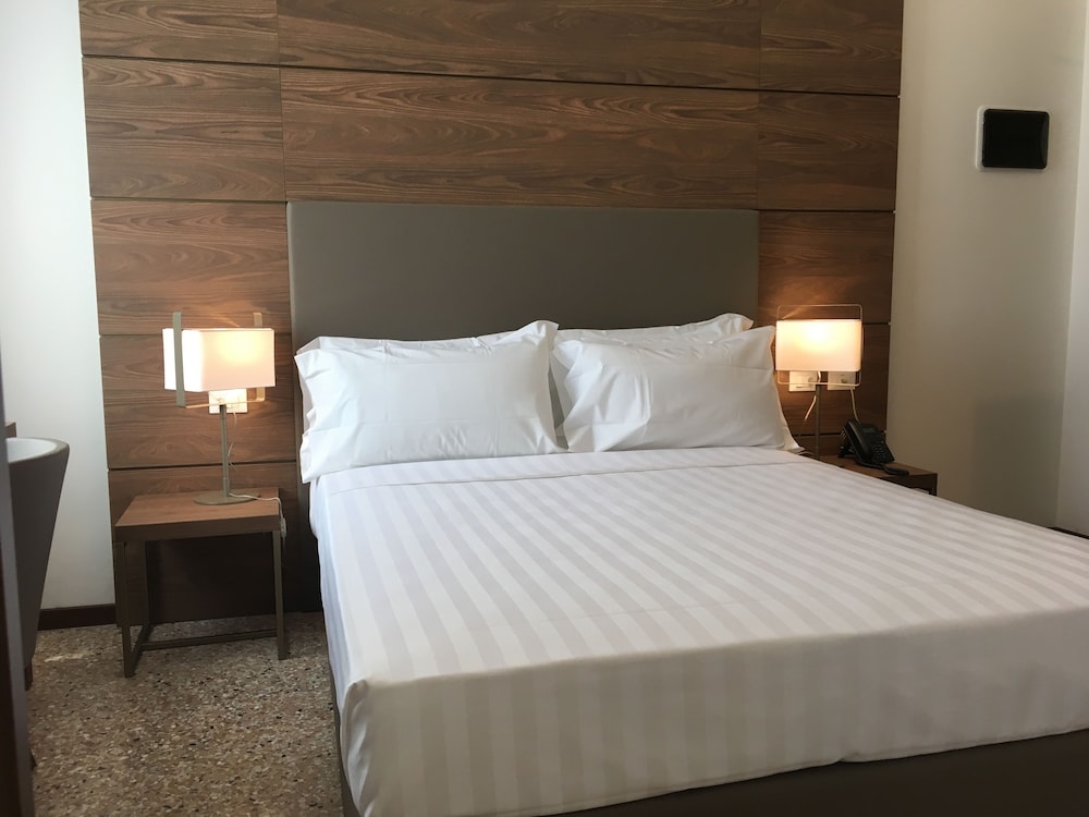 Classic Double Room, 1 Queen Bed - Photo 1